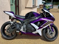 Fiquei absolutamente nas nuvens com as carenagens que recebi. O meu antigo MK4 Supra era roxo, por isso tive de comprar um igual! Não consigo explicar o quanto a cor se destaca pessoalmente! Demorou cerca de uma hora para desembrulhar tudo, pois estava tudo muito bem embalado e, portanto, não houve qualquer dano, o que é perfeito! O atendimento ao cliente também foi excelente. Manteve-me atualizado o tempo todo. Recomendo vivamente! Obrigado novamente! Transformou totalmente a moto :)